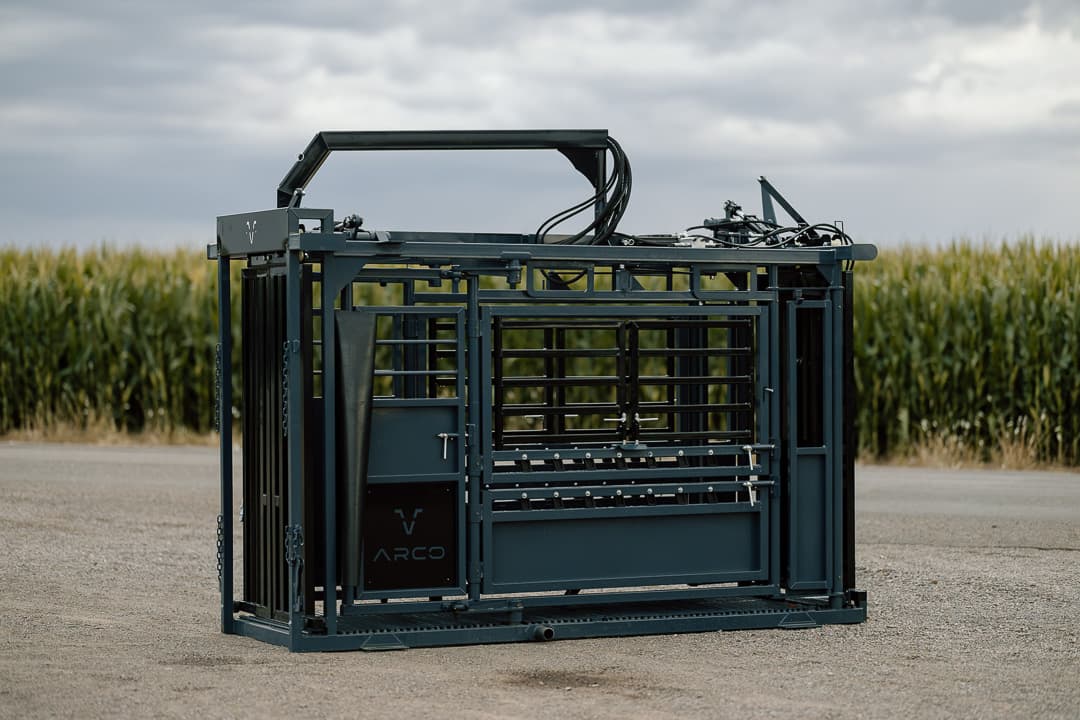rhino-hydraulic-chute-2